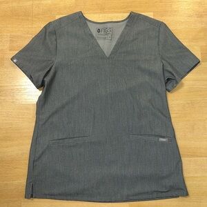 FIGS Casma three-pocket scrub top